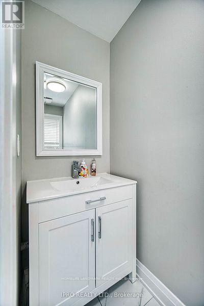 1285 Deer Run, Mississauga, Ontario  L5C 3P8 - Photo 14 - W12364679