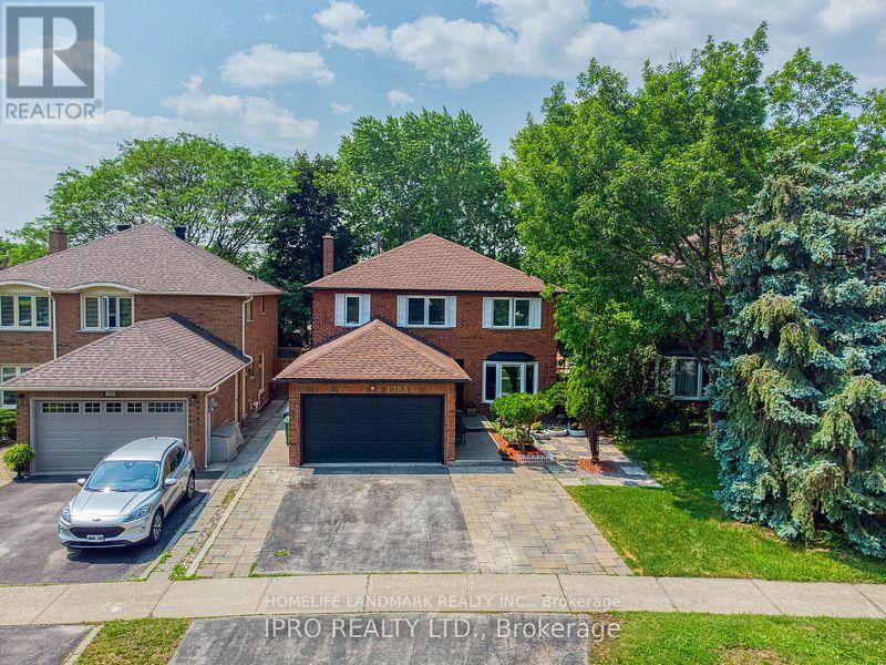 1285 Deer Run, Mississauga, Ontario  L5C 3P8 - Photo 2 - W12364679