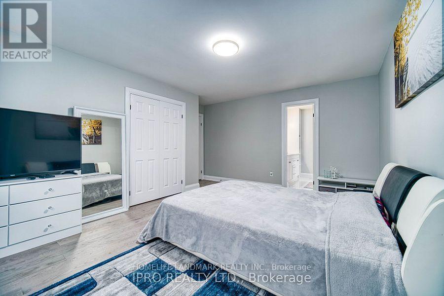 1285 Deer Run, Mississauga, Ontario  L5C 3P8 - Photo 22 - W12364679