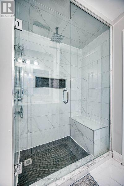 1285 Deer Run, Mississauga, Ontario  L5C 3P8 - Photo 24 - W12364679