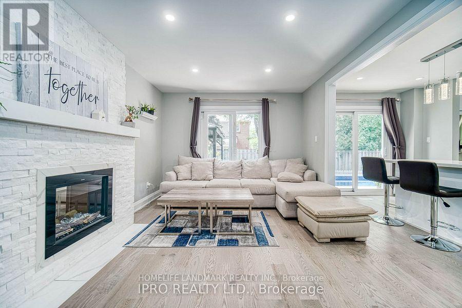 1285 Deer Run, Mississauga, Ontario  L5C 3P8 - Photo 17 - W12364679