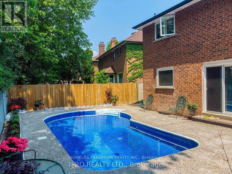 1285 Deer Run, Mississauga, Ontario  L5C 3P8 - Photo 32 - W12364679