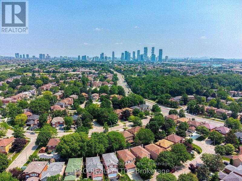 1285 Deer Run, Mississauga, Ontario  L5C 3P8 - Photo 37 - W12364679