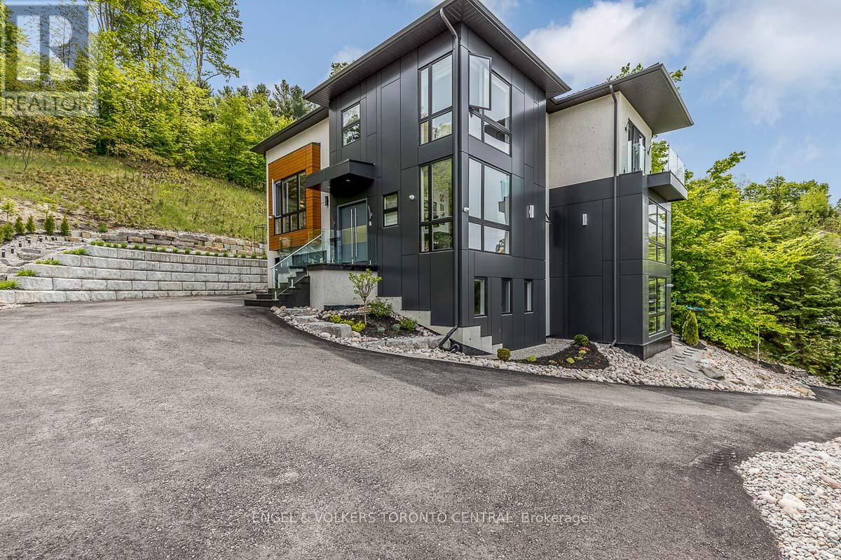 16 Valleycrest Drive, Oro-Medonte, Ontario  L0L 2L0 - Photo 5 - S12390489