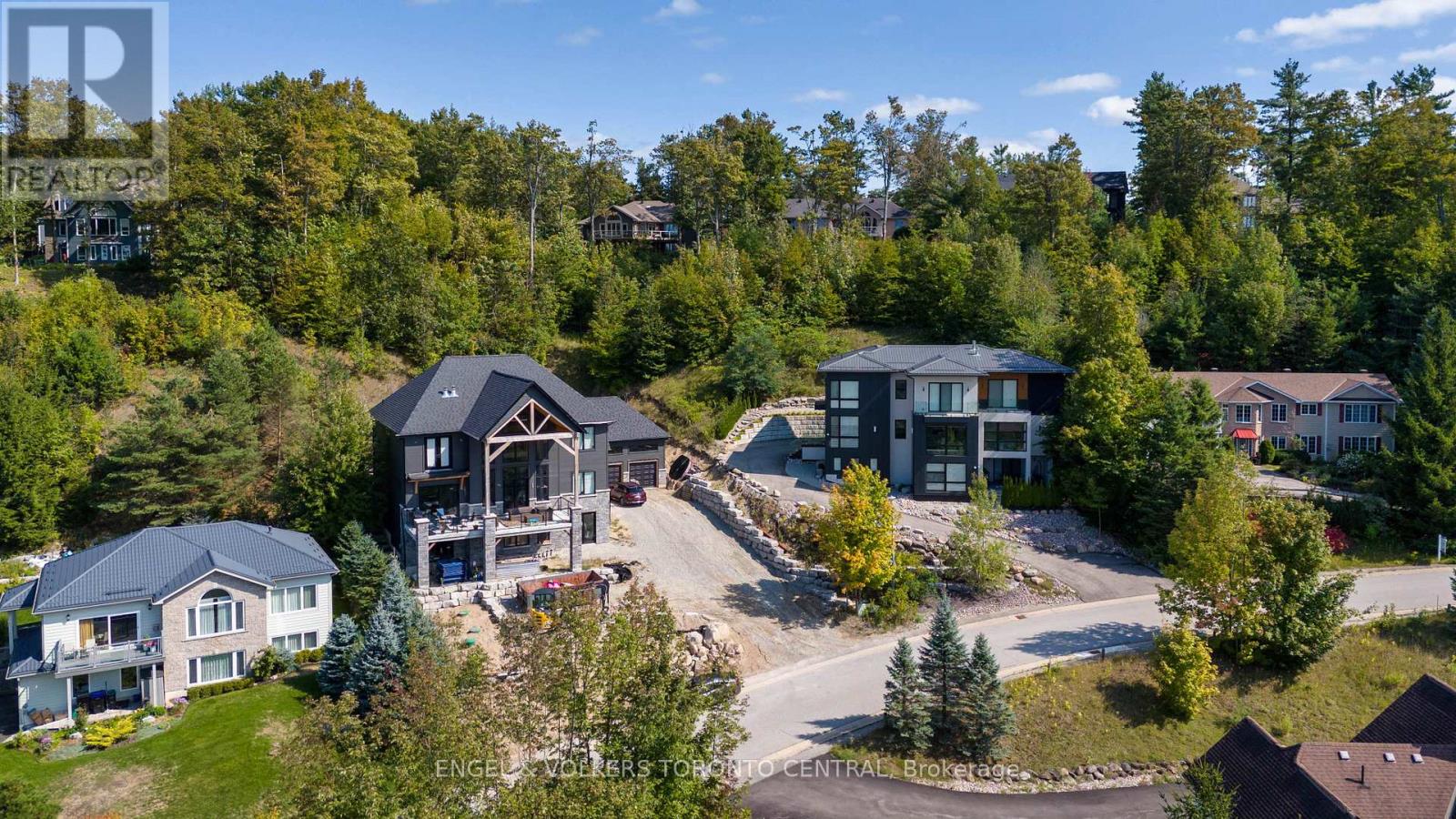 16 Valleycrest Drive, Oro-Medonte, Ontario  L0L 2L0 - Photo 6 - S12390489