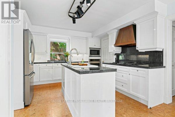 254 Main Street, Kingston, Ontario  K7K 6W4 - Photo 12 - X12419594