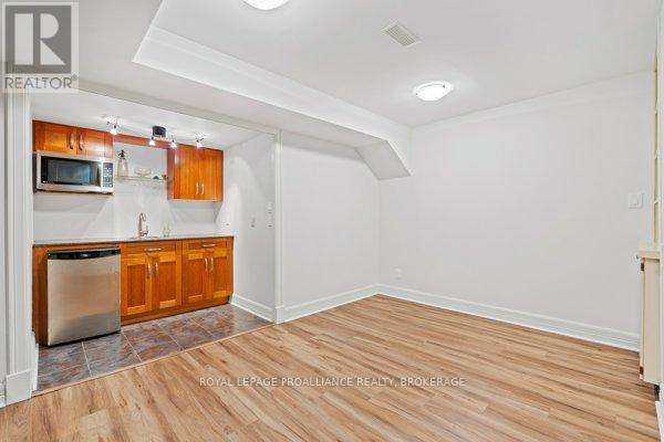 254 Main Street, Kingston, Ontario  K7K 6W4 - Photo 34 - X12419594