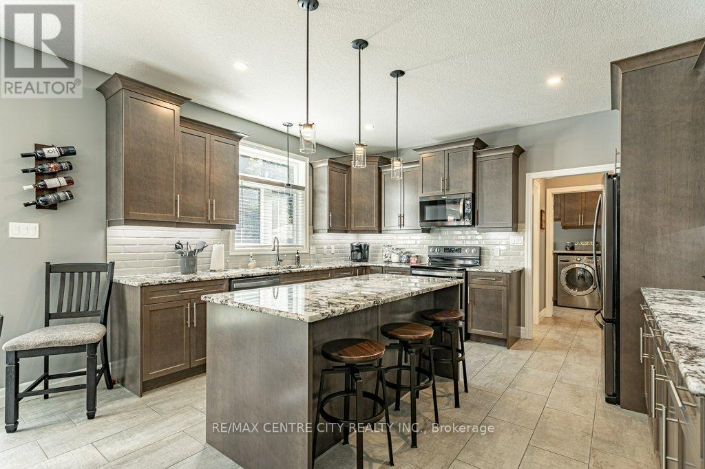 148 Elliott Trail, Thames Centre, Ontario  N0M 2P0 - Photo 13 - X12419471