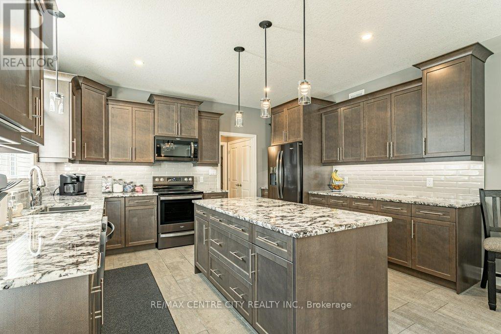 148 Elliott Trail, Thames Centre, Ontario  N0M 2P0 - Photo 14 - X12419471