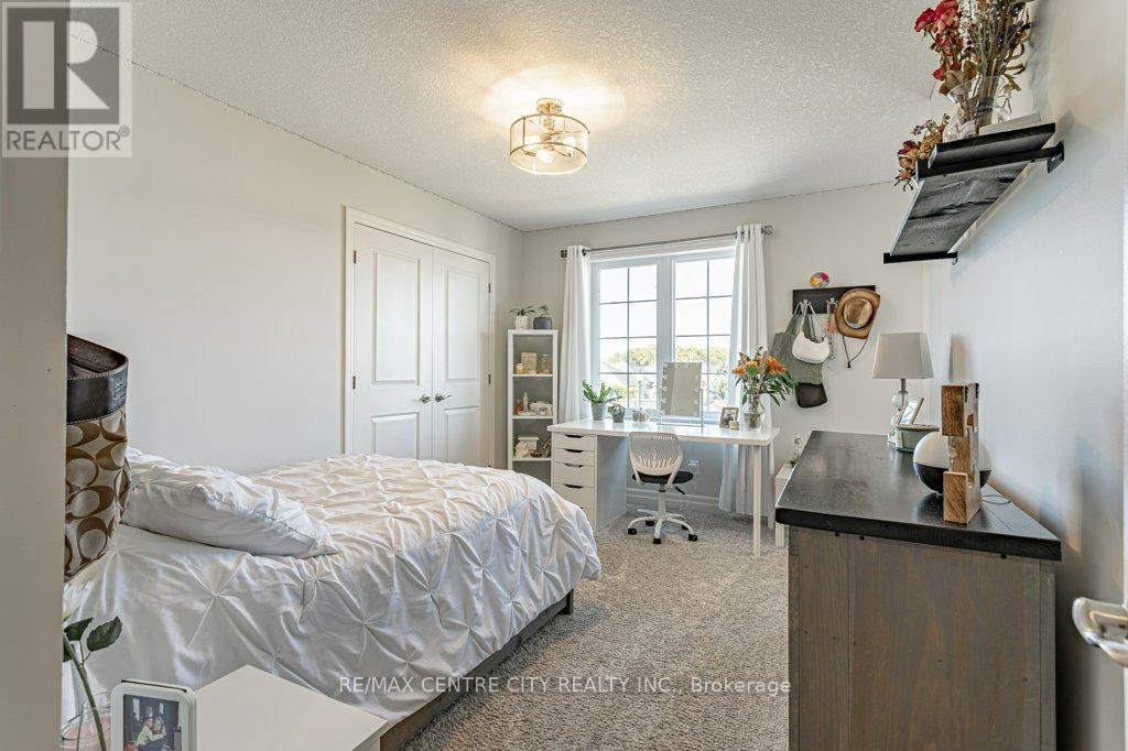 148 Elliott Trail, Thames Centre, Ontario  N0M 2P0 - Photo 22 - X12419471