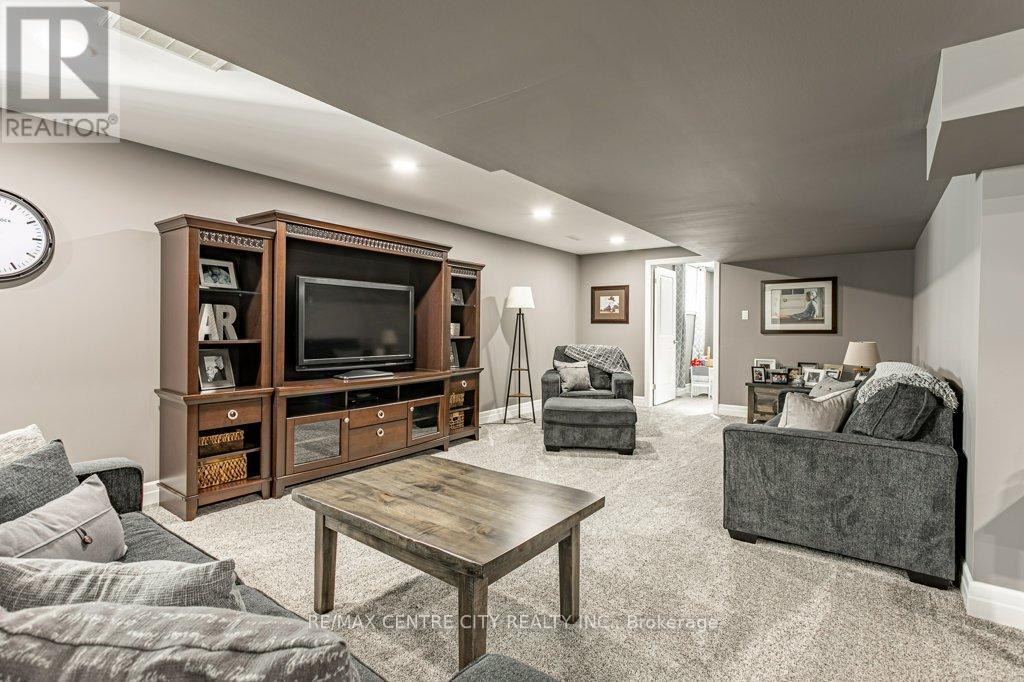 148 Elliott Trail, Thames Centre, Ontario  N0M 2P0 - Photo 32 - X12419471