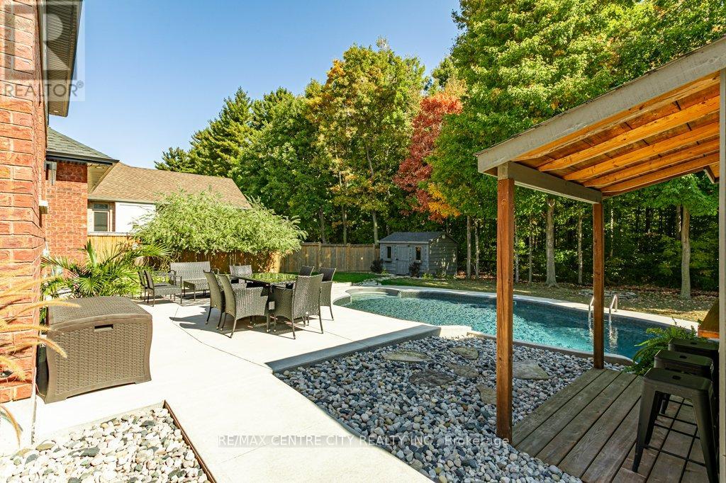 148 Elliott Trail, Thames Centre, Ontario  N0M 2P0 - Photo 37 - X12419471