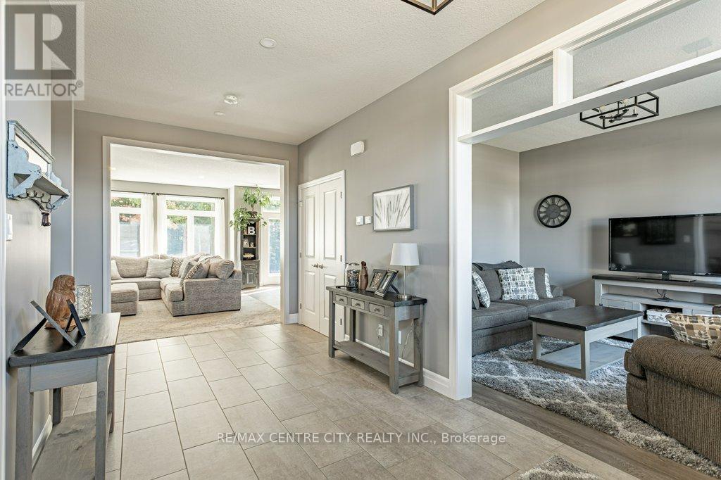 148 Elliott Trail, Thames Centre, Ontario  N0M 2P0 - Photo 5 - X12419471
