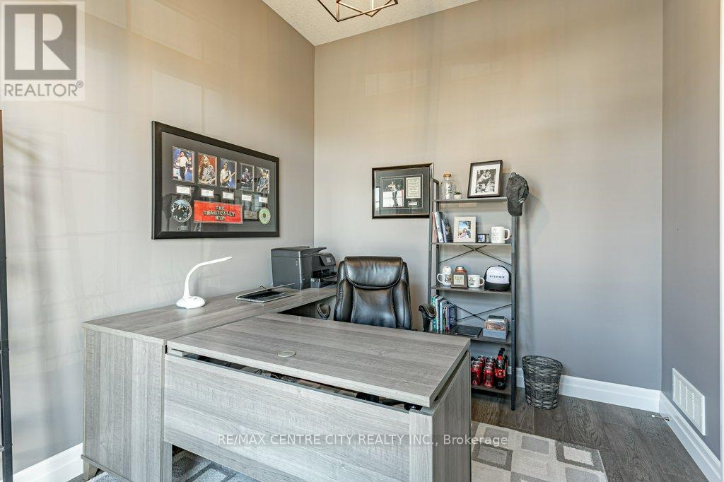 148 Elliott Trail, Thames Centre, Ontario  N0M 2P0 - Photo 7 - X12419471