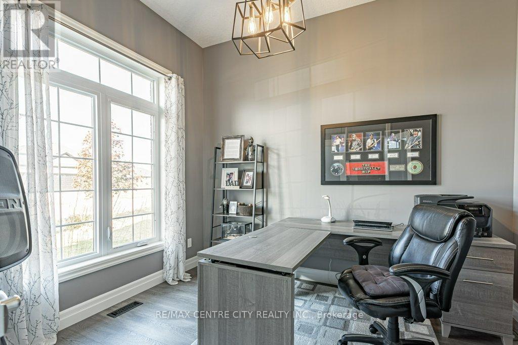 148 Elliott Trail, Thames Centre, Ontario  N0M 2P0 - Photo 8 - X12419471