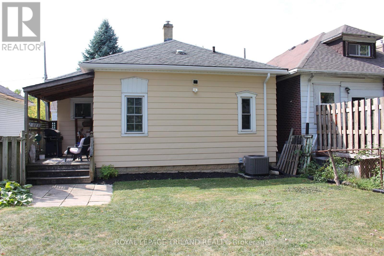 83 Flora Street, St. Thomas, Ontario  N5P 2X7 - Photo 33 - X12419485
