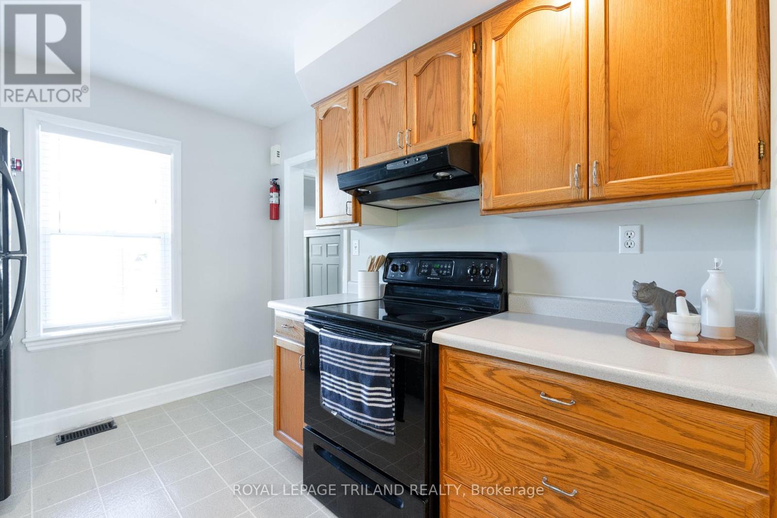 130 Duchess Avenue, Lucan Biddulph, Ontario  N0M 2J0 - Photo 12 - X12419569