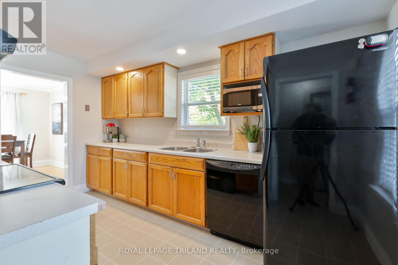 130 Duchess Avenue, Lucan Biddulph, Ontario  N0M 2J0 - Photo 13 - X12419569
