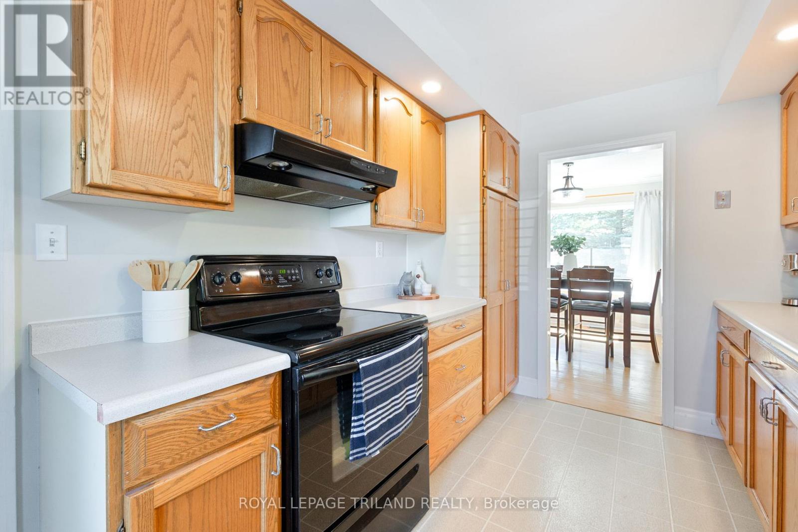 130 Duchess Avenue, Lucan Biddulph, Ontario  N0M 2J0 - Photo 14 - X12419569