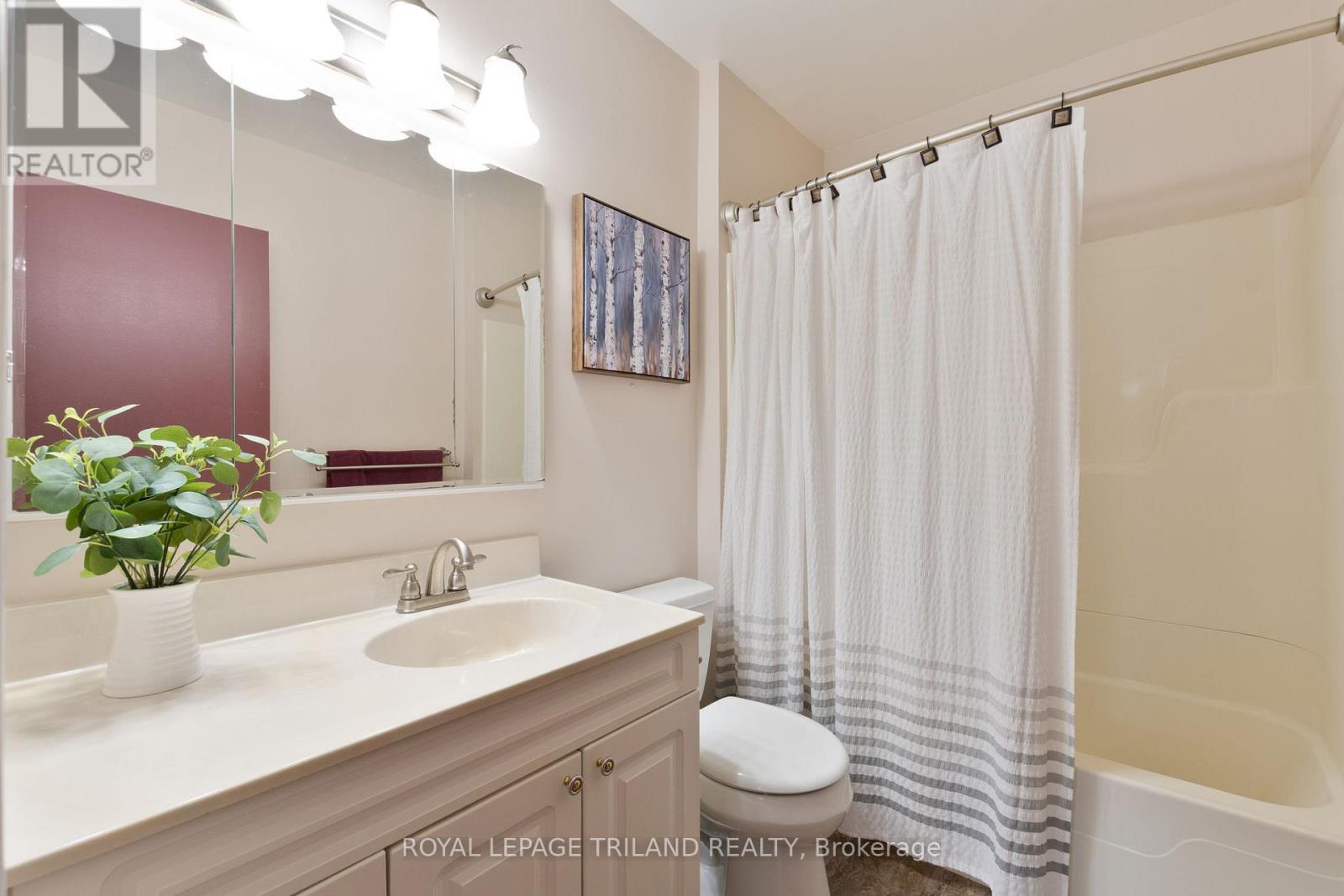 130 Duchess Avenue, Lucan Biddulph, Ontario  N0M 2J0 - Photo 17 - X12419569
