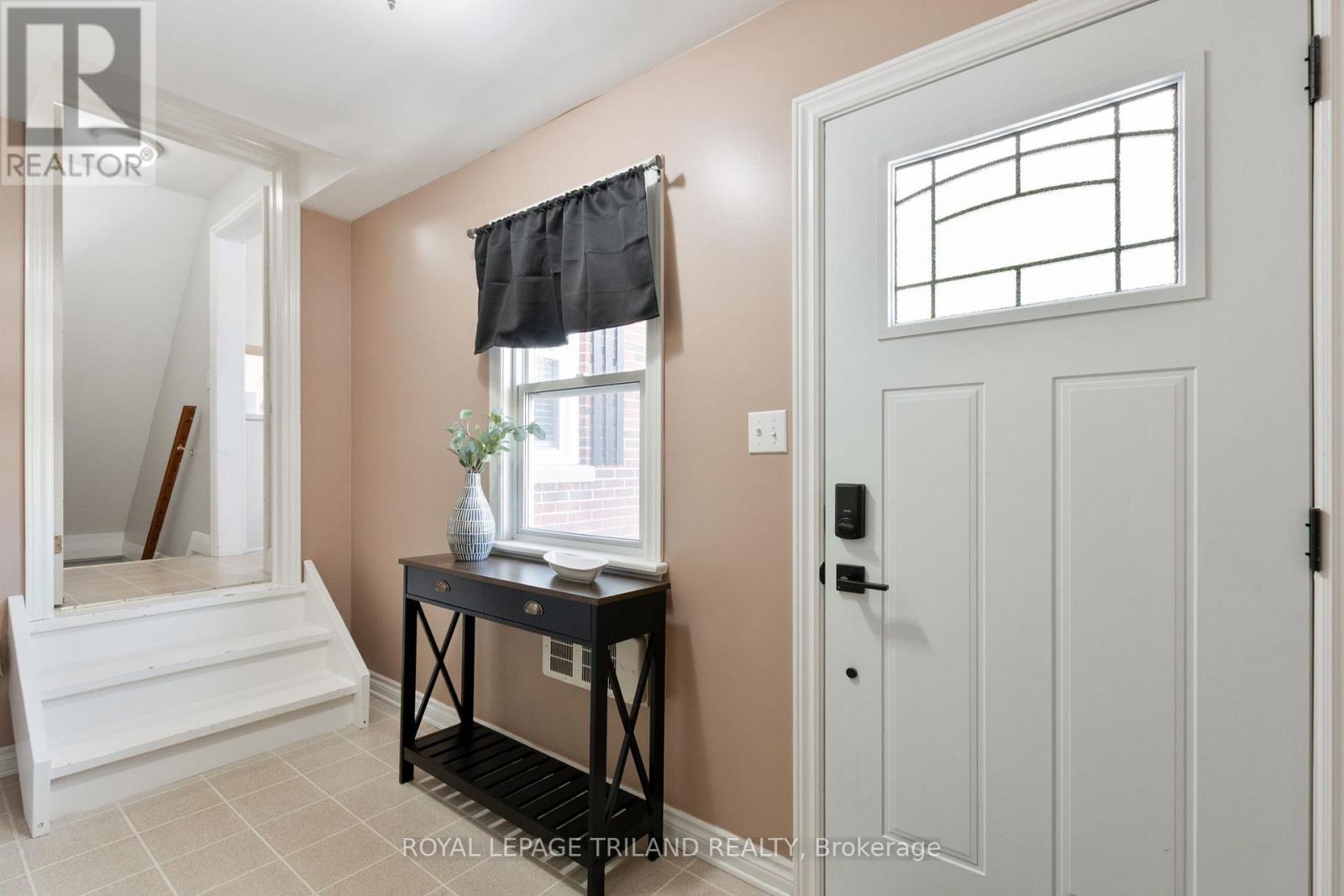 130 Duchess Avenue, Lucan Biddulph, Ontario  N0M 2J0 - Photo 18 - X12419569