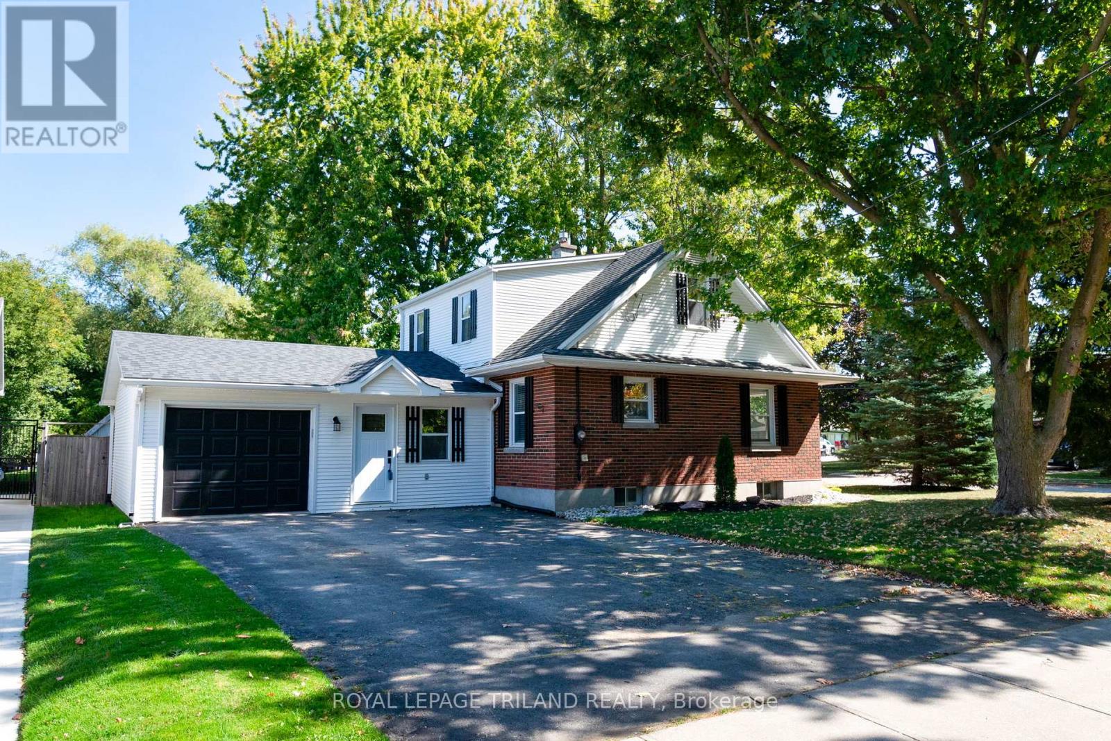 130 Duchess Avenue, Lucan Biddulph, Ontario  N0M 2J0 - Photo 3 - X12419569
