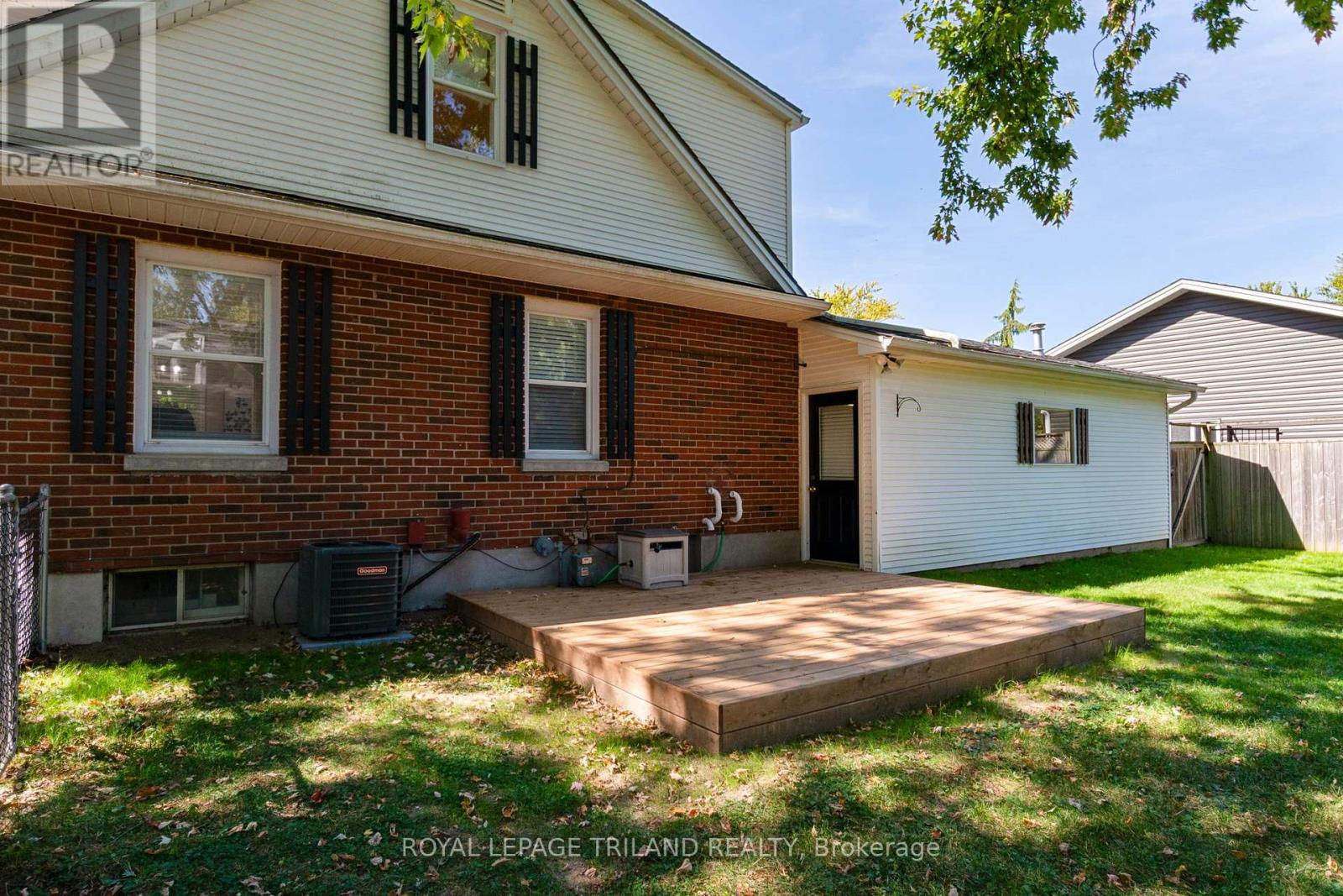 130 Duchess Avenue, Lucan Biddulph, Ontario  N0M 2J0 - Photo 36 - X12419569