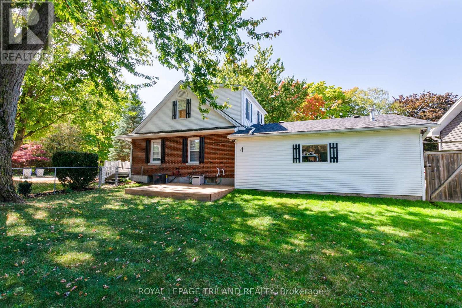 130 Duchess Avenue, Lucan Biddulph, Ontario  N0M 2J0 - Photo 4 - X12419569