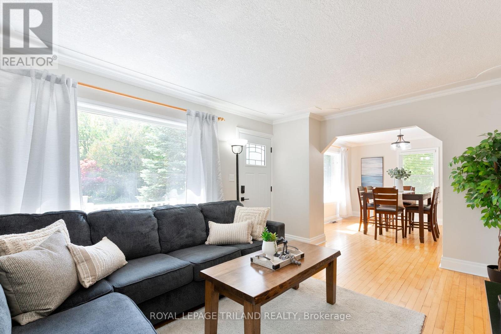 130 Duchess Avenue, Lucan Biddulph, Ontario  N0M 2J0 - Photo 8 - X12419569