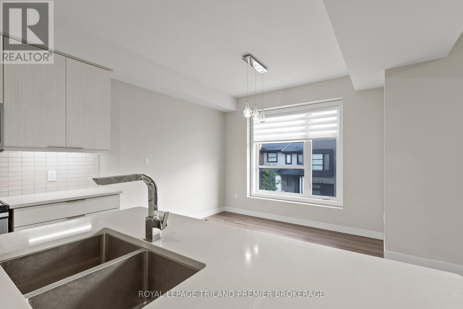996 West Village Square, London North, Ontario  N6H 0J7 - Photo 10 - X12419573