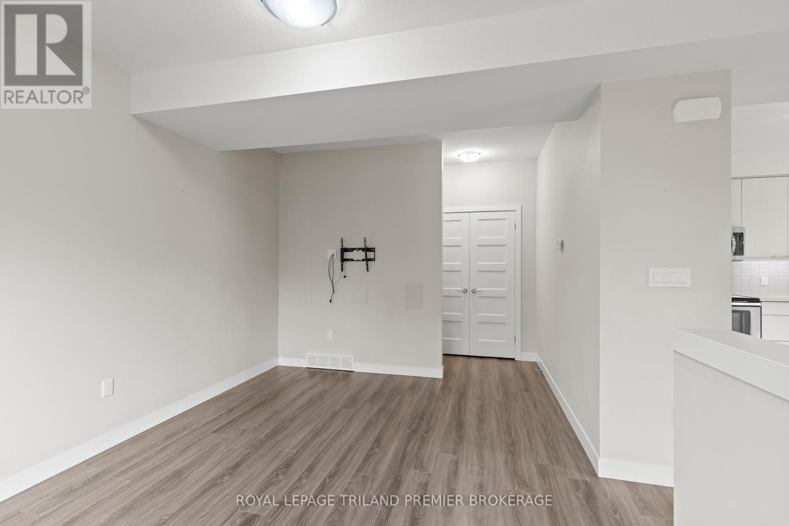 996 West Village Square, London North, Ontario  N6H 0J7 - Photo 16 - X12419573