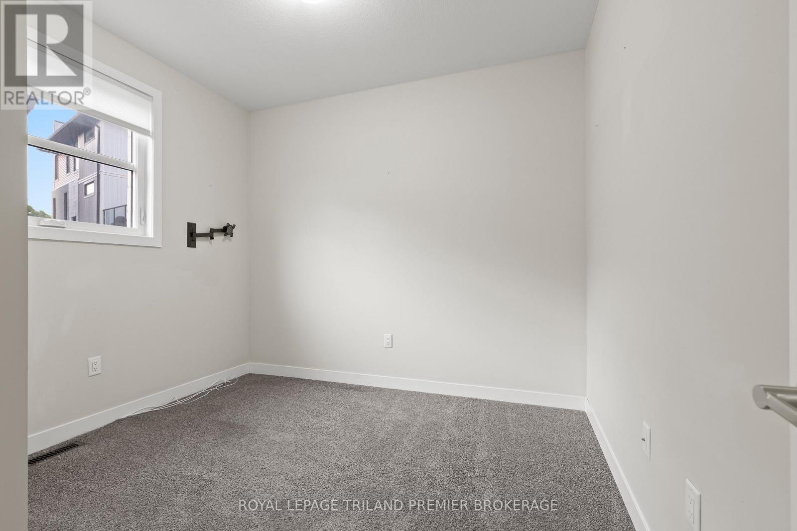 Property at 996 WEST VILLAGE SQUARE image 5