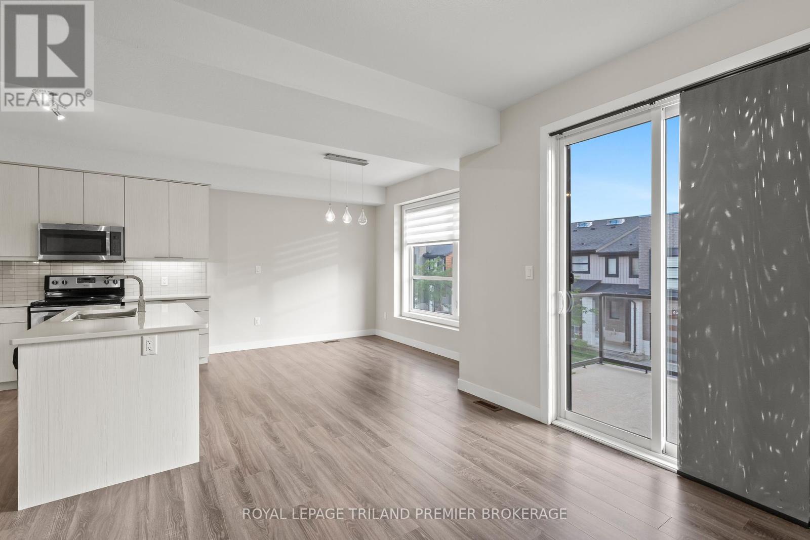 996 West Village Square, London North, Ontario  N6H 0J7 - Photo 6 - X12419573