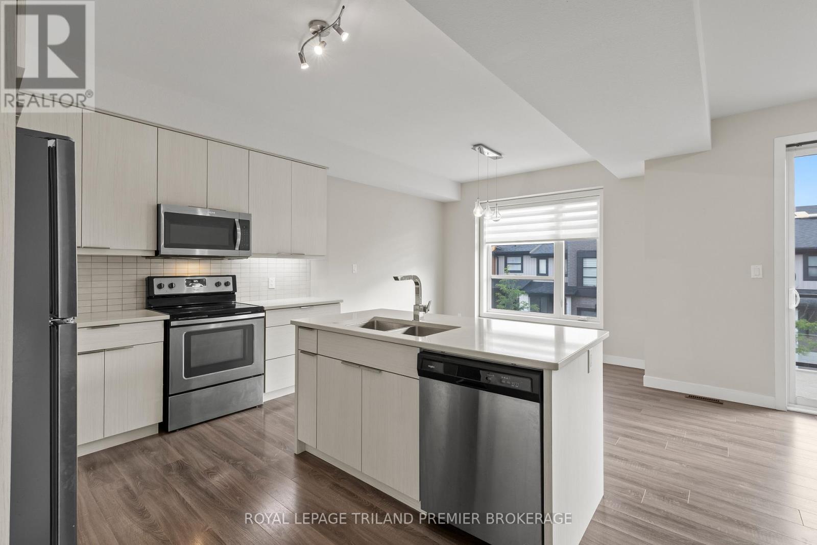 996 West Village Square, London North, Ontario  N6H 0J7 - Photo 7 - X12419573
