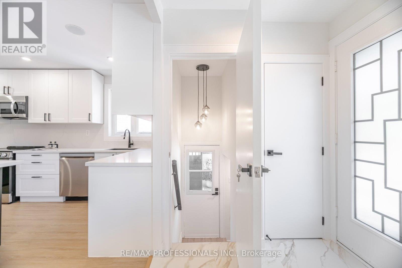4 Lloyd Manor Road, Toronto, Ontario  M9B 5H6 - Photo 27 - W12410683