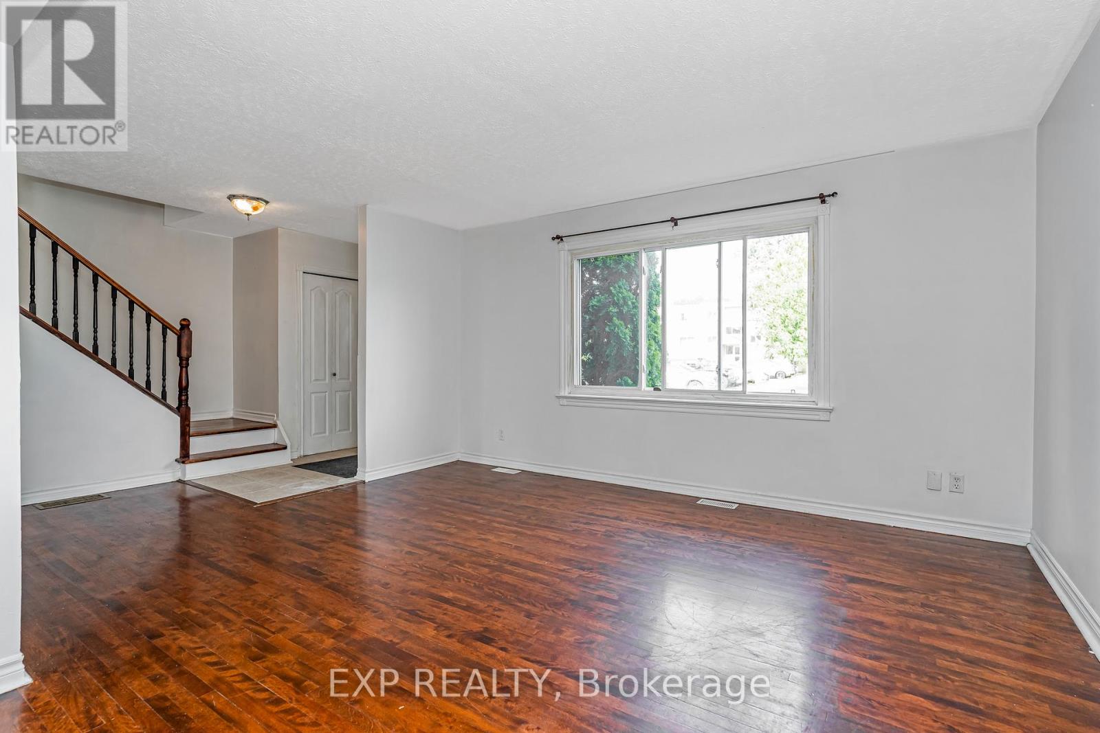 646 Borthwick Avenue, Ottawa, Ontario  K1K 2L9 - Photo 5 - X12419456