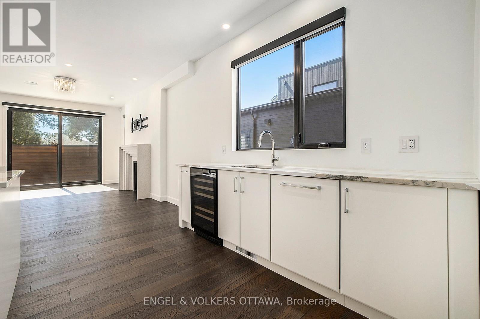888 Melwood Avenue, Ottawa, Ontario  K2A 3C3 - Photo 14 - X12419465
