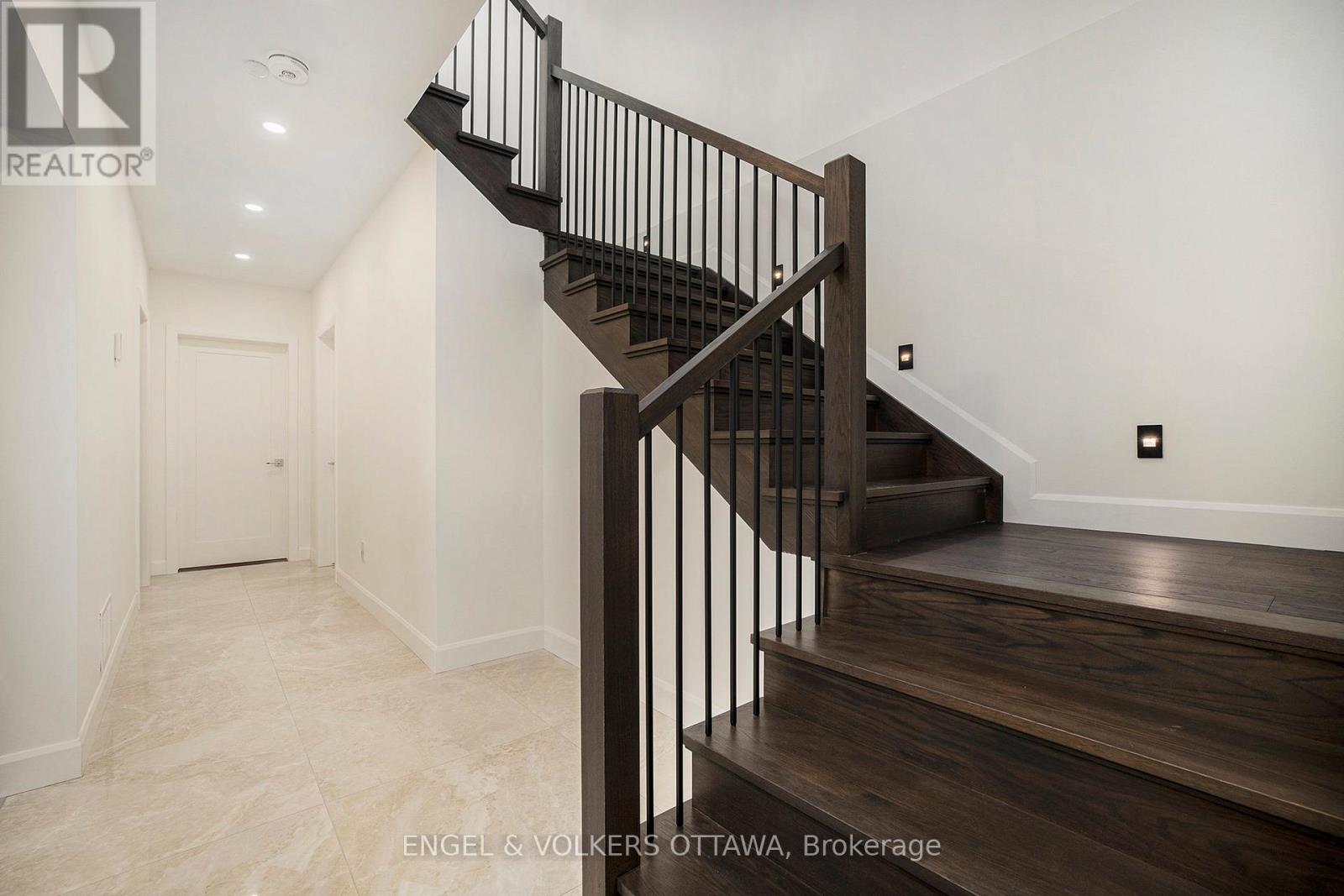 888 Melwood Avenue, Ottawa, Ontario  K2A 3C3 - Photo 29 - X12419465