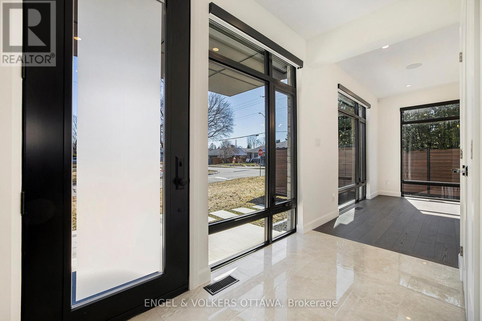 888 Melwood Avenue, Ottawa, Ontario  K2A 3C3 - Photo 3 - X12419465