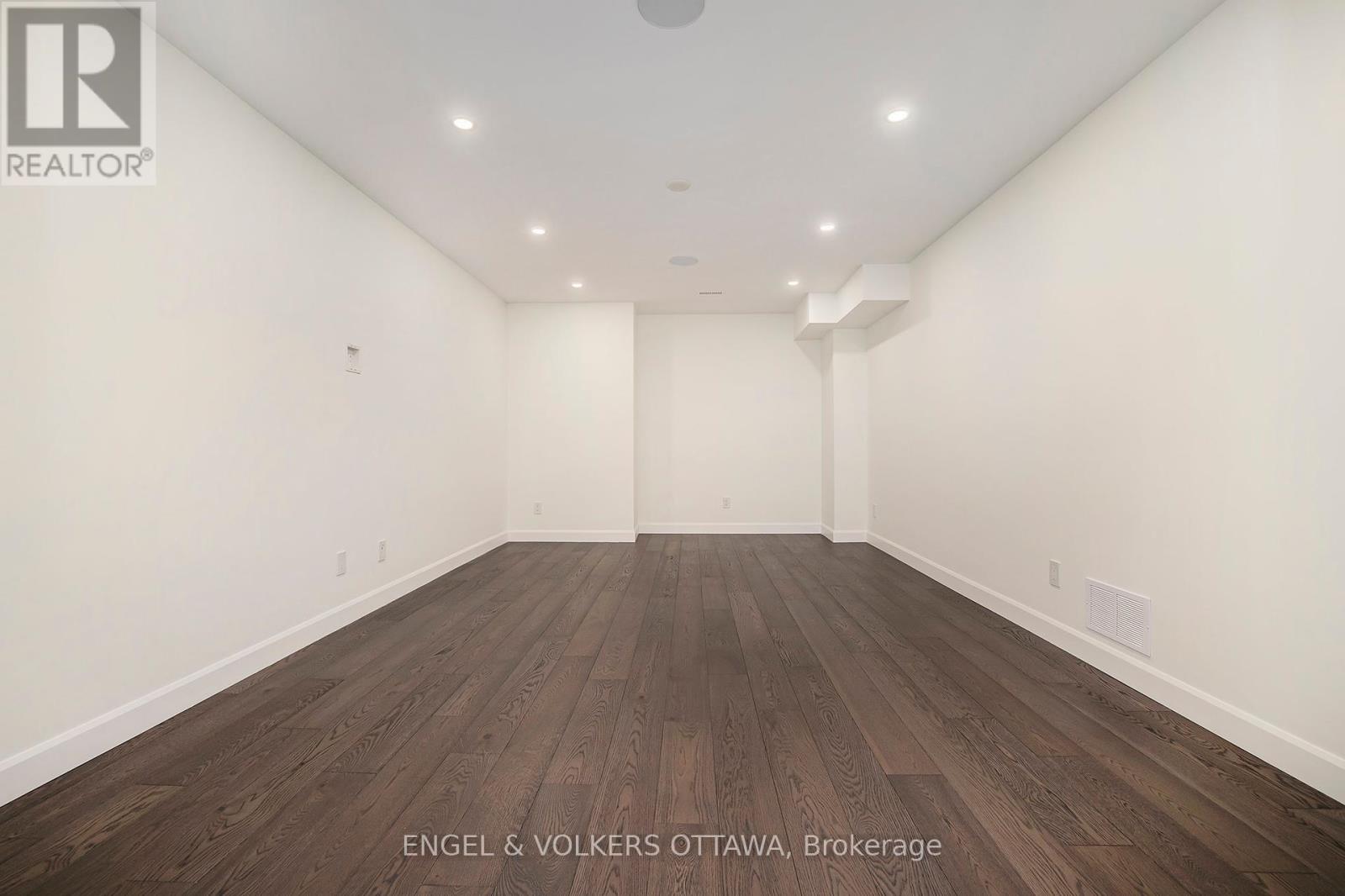 888 Melwood Avenue, Ottawa, Ontario  K2A 3C3 - Photo 32 - X12419465