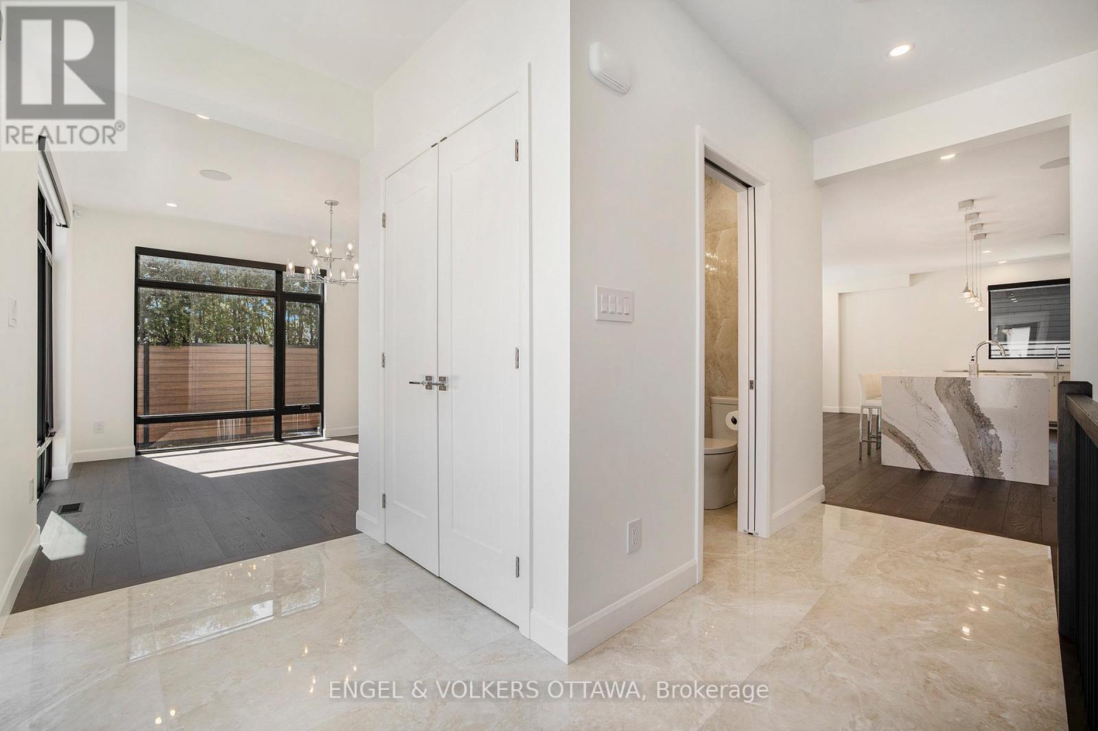 888 Melwood Avenue, Ottawa, Ontario  K2A 3C3 - Photo 6 - X12419465