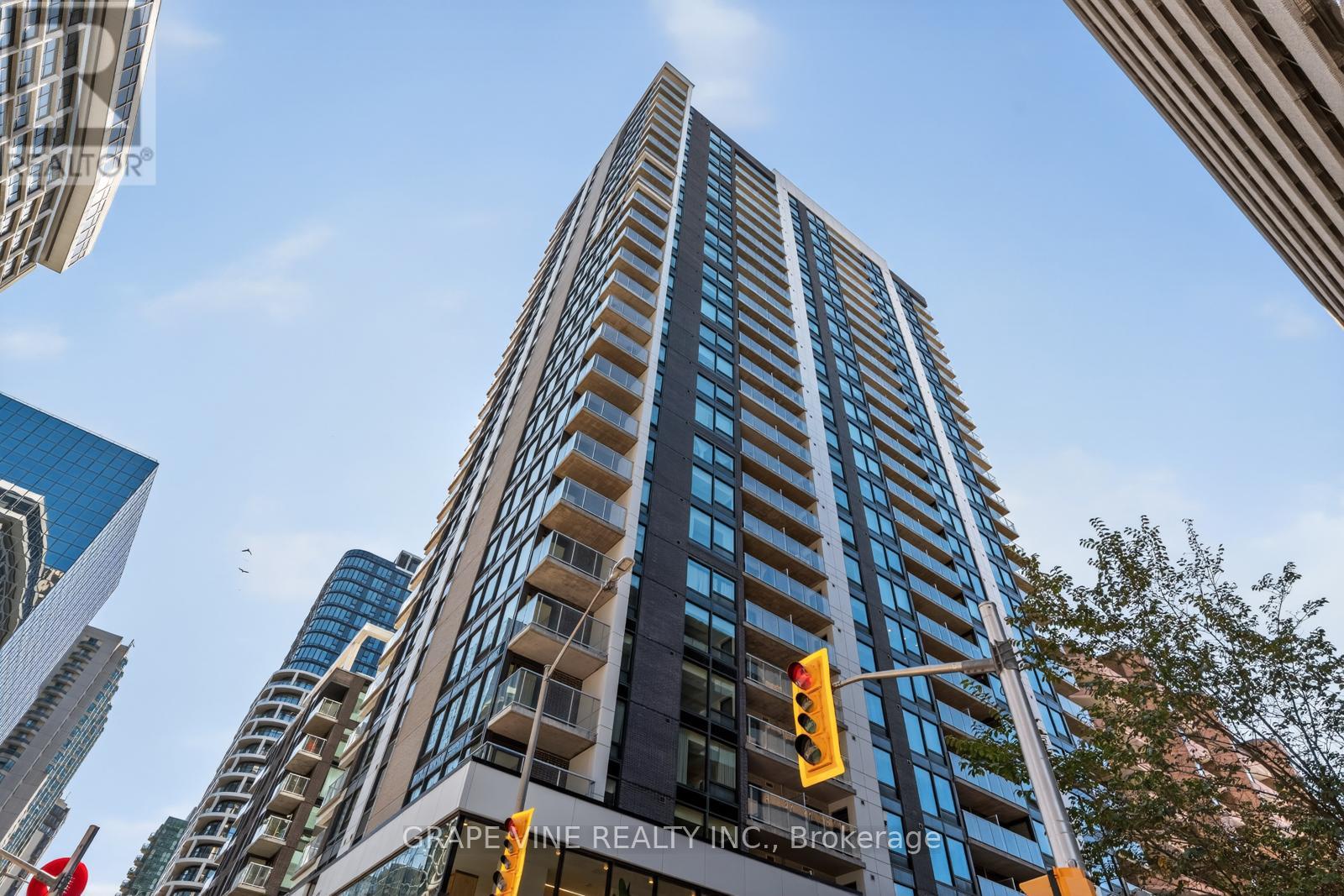 501 - 340 Queen Street, Ottawa, Ontario  K1R 0G1 - Photo 2 - X12419524