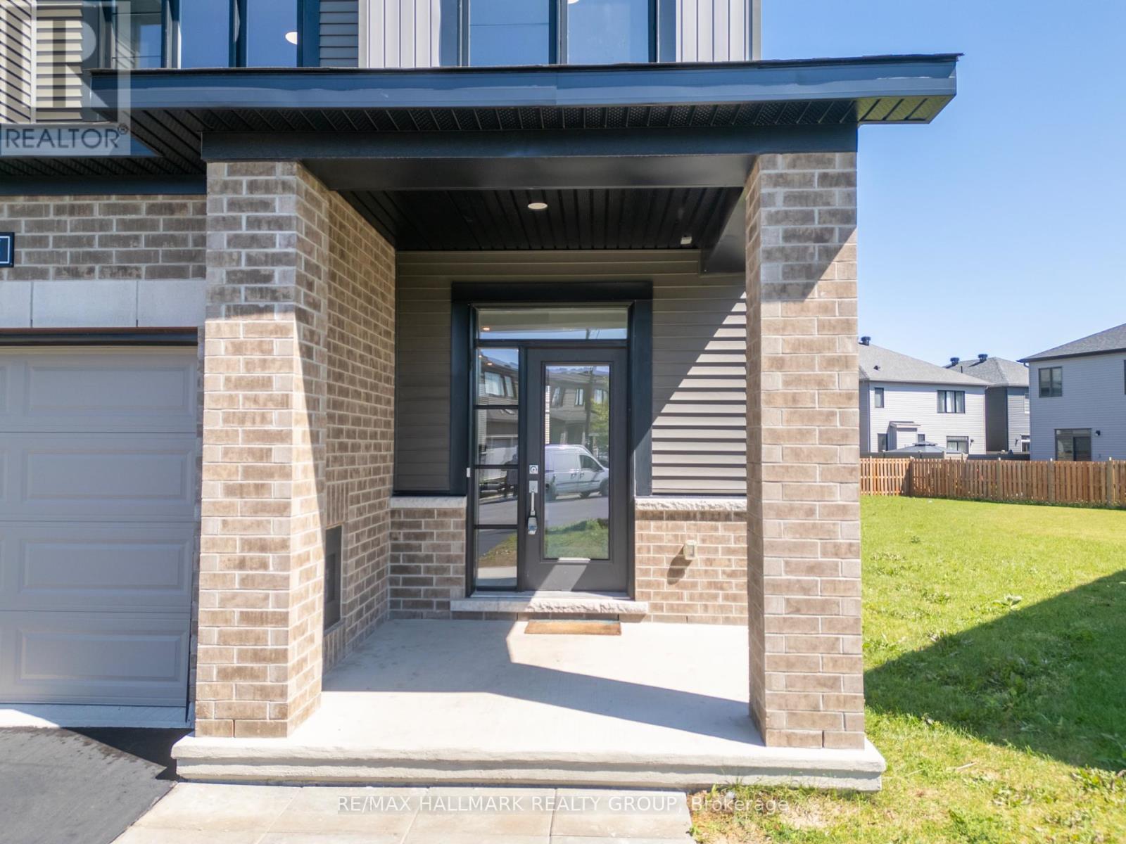 315 Blossom Pass Terrace, Ottawa, Ontario  K4A 5P1 - Photo 2 - X12419577
