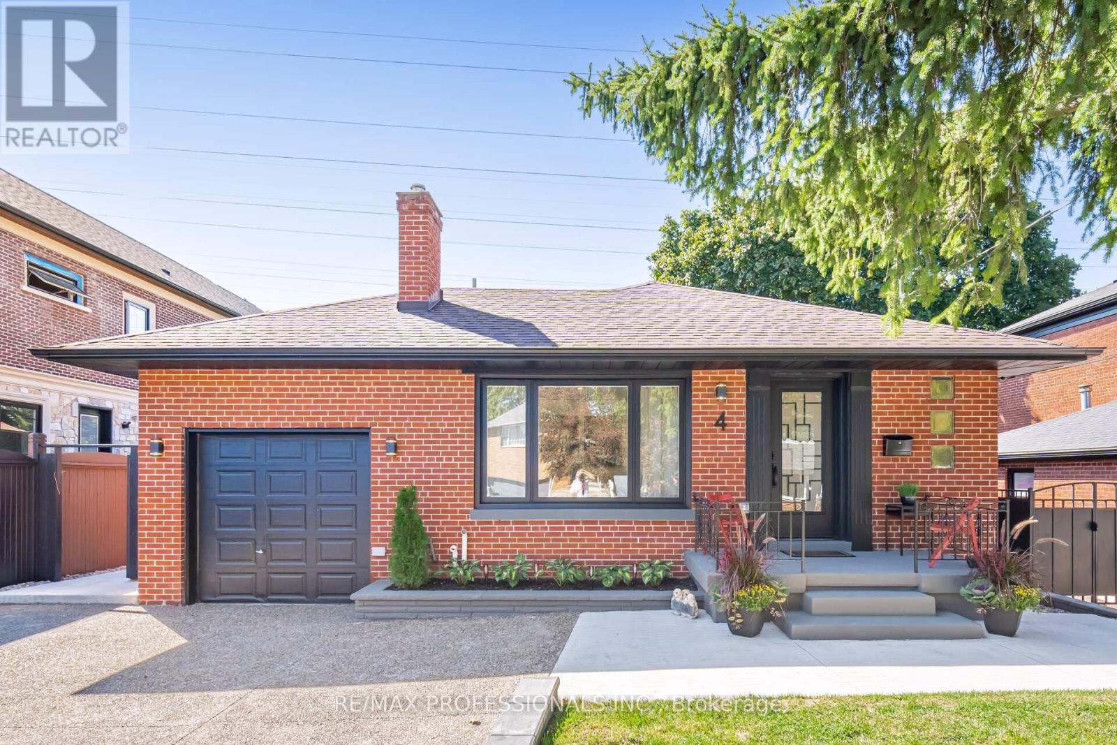 4 Lloyd Manor Road, Toronto, Ontario  M9B 5H6 - Photo 2 - W12410683