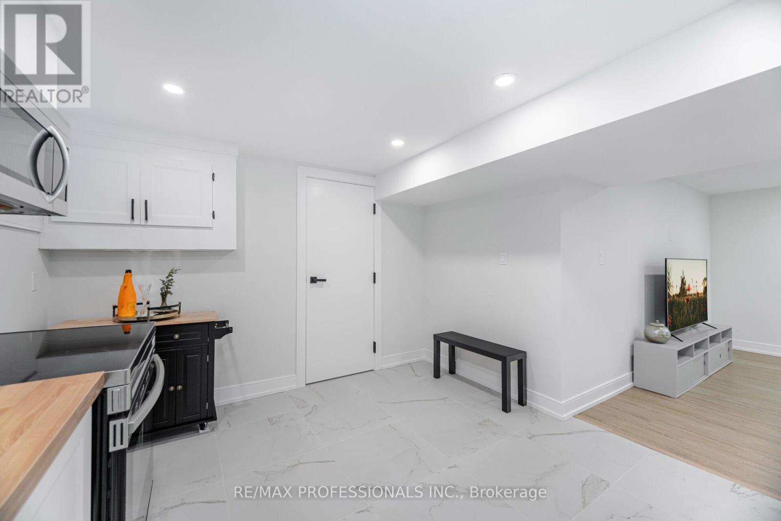 4 Lloyd Manor Road, Toronto, Ontario  M9B 5H6 - Photo 31 - W12410683