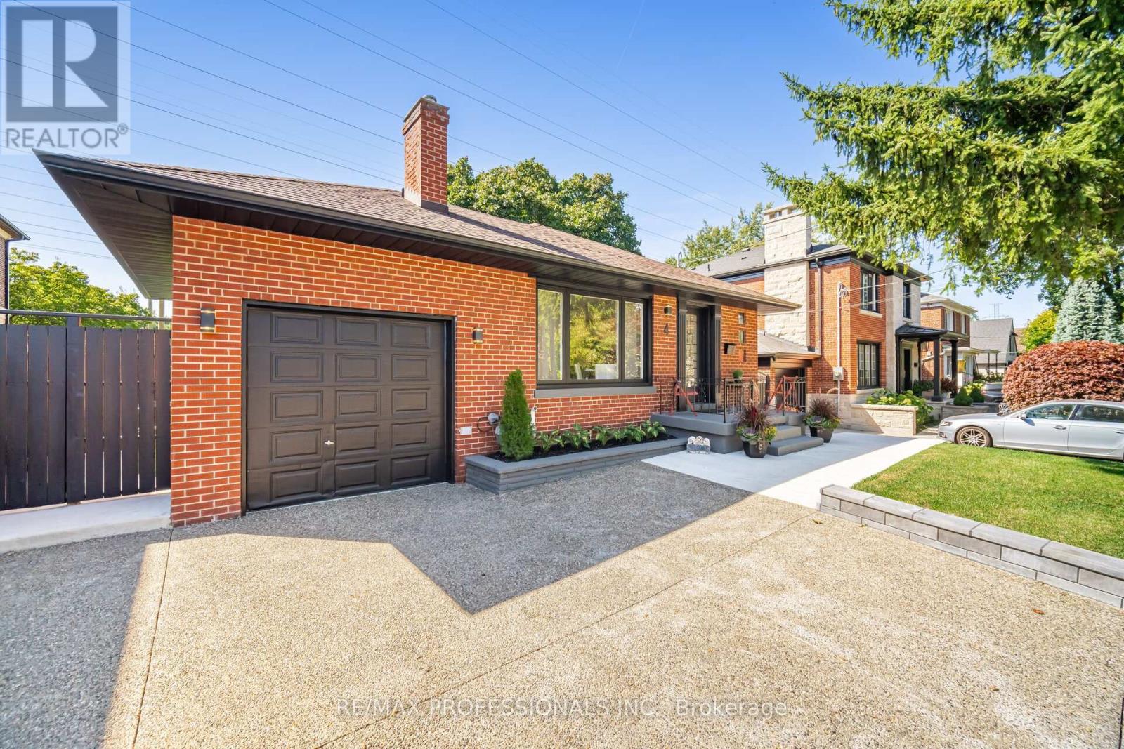 4 Lloyd Manor Road, Toronto, Ontario  M9B 5H6 - Photo 4 - W12410683