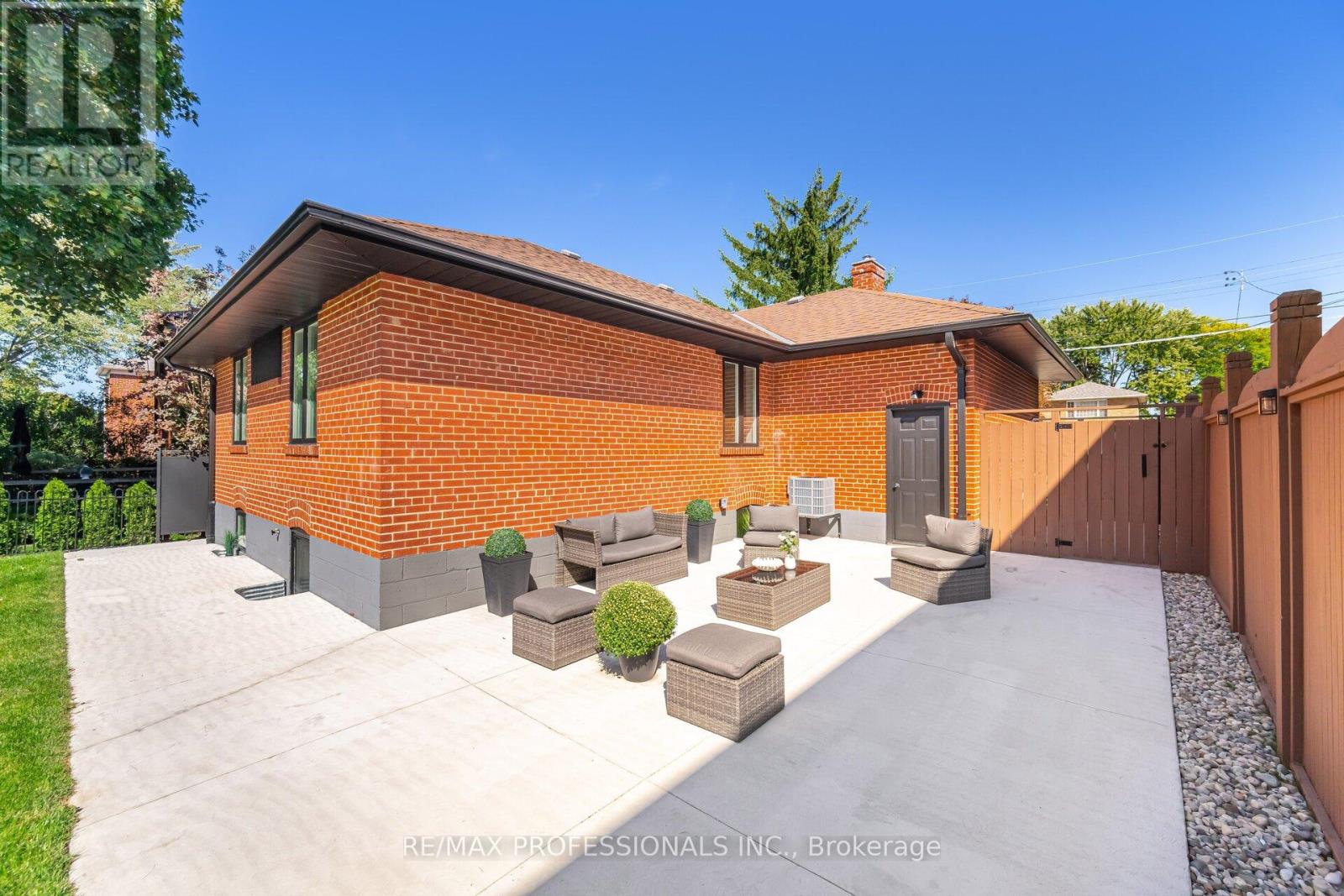4 Lloyd Manor Road, Toronto, Ontario  M9B 5H6 - Photo 45 - W12410683