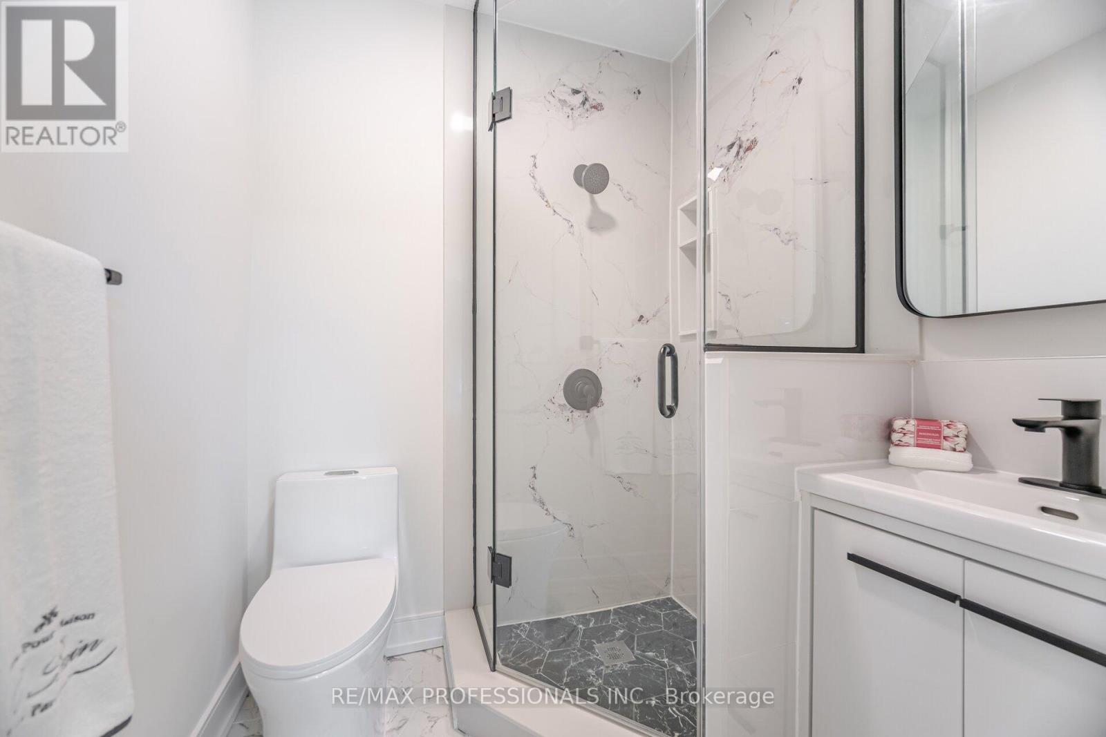 4 Lloyd Manor Road, Toronto, Ontario  M9B 5H6 - Photo 20 - W12410683