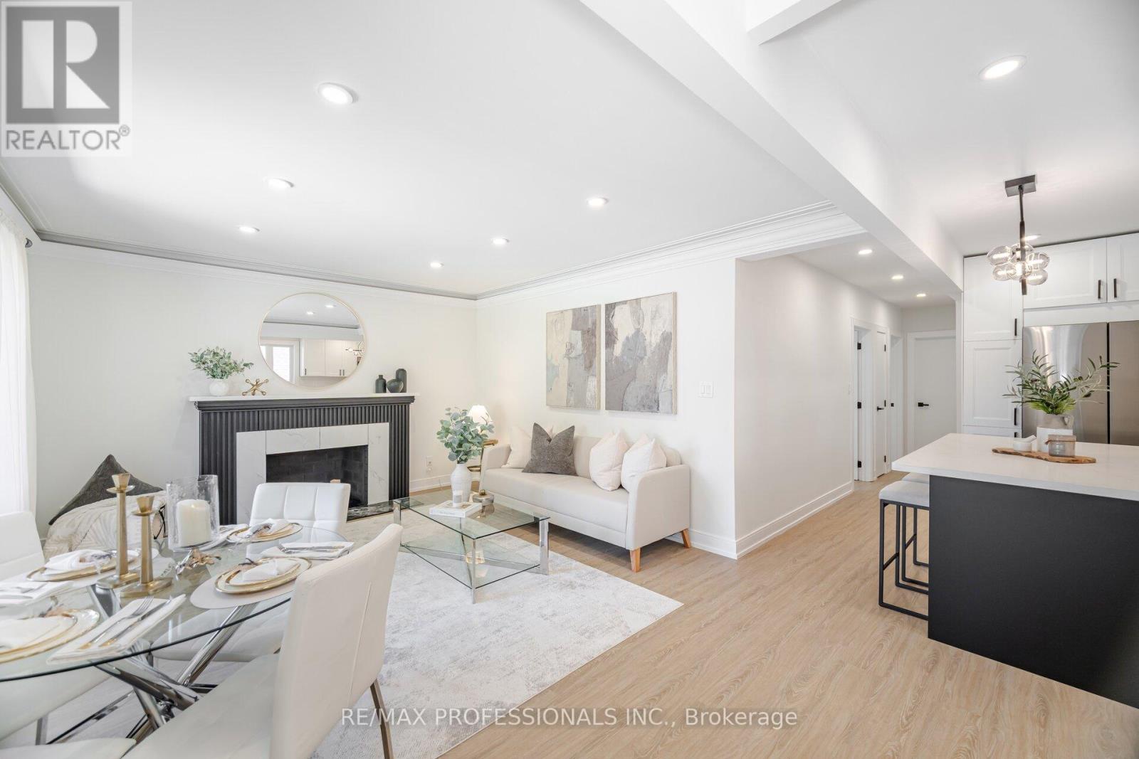 4 Lloyd Manor Road, Toronto, Ontario  M9B 5H6 - Photo 13 - W12410683