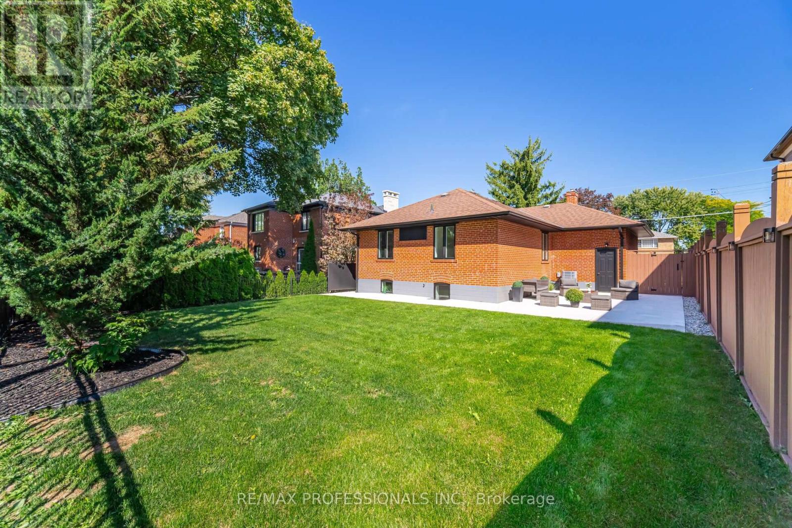 4 Lloyd Manor Road, Toronto, Ontario  M9B 5H6 - Photo 47 - W12410683